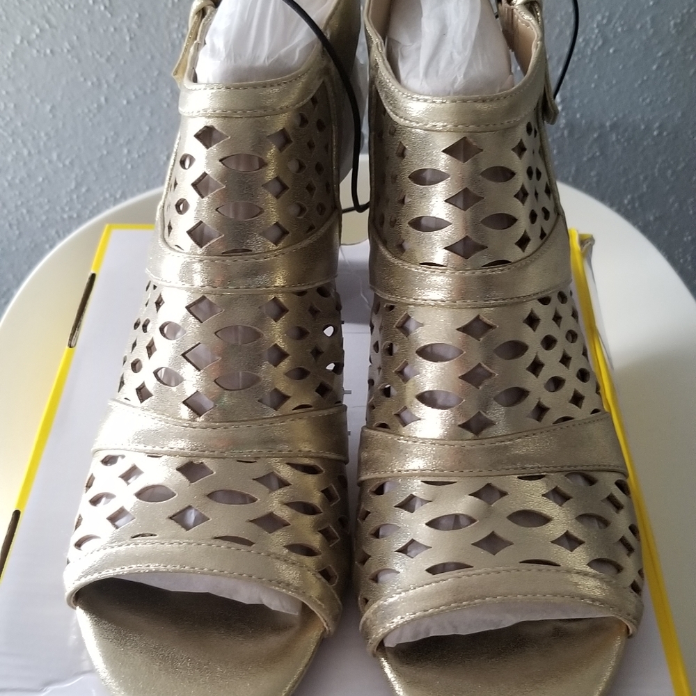Liz Claiborne Womens Gloria Heeled Sandals